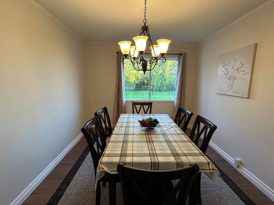 Bungalow, 3 Bedrooms, Fireplace | Dining room