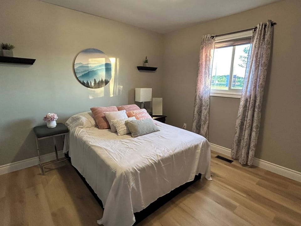 Cozy 3BR Cottage Near Lake Simcoe House in Georgina
