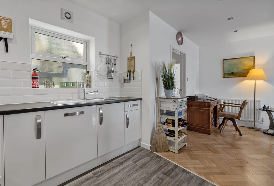 Harbour View at No. 11, Brixham. Modern kitchen