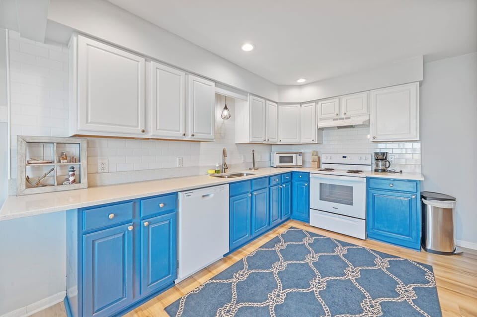 We just love this beachy blue Kitchen, well equipped with all the comforts of home!