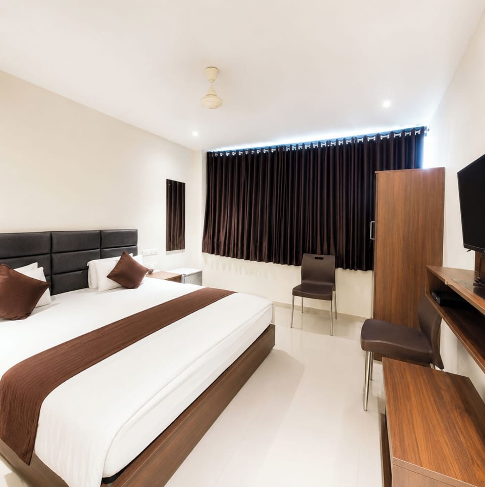 Hypo-allergenic bedding, desk, soundproofing, free WiFi