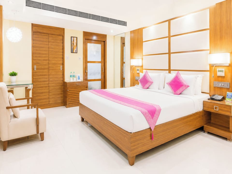 Deluxe Double Room, Air conditioning | Hypo-allergenic bedding, desk, soundproofing, free WiFi