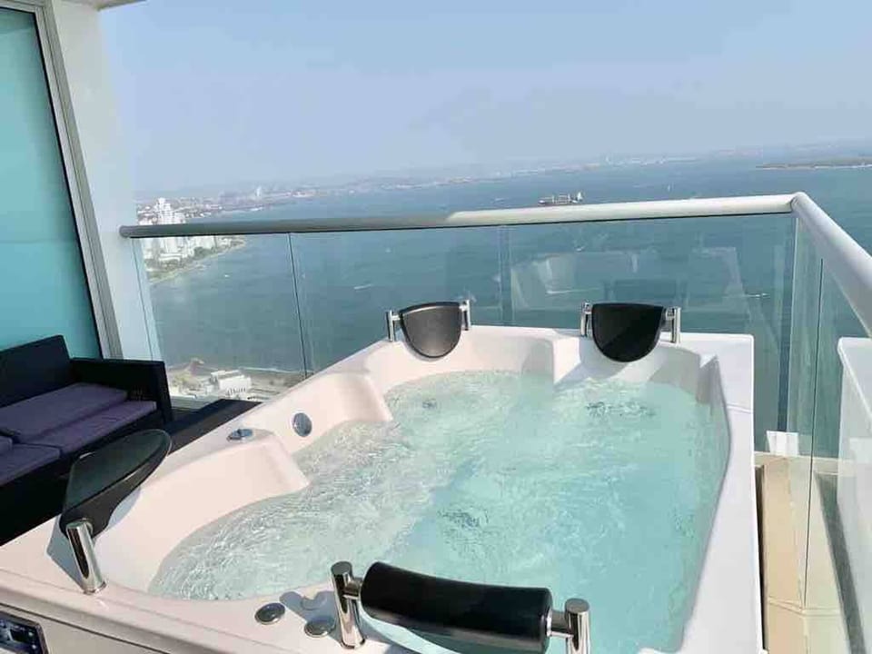 Outdoor spa tub