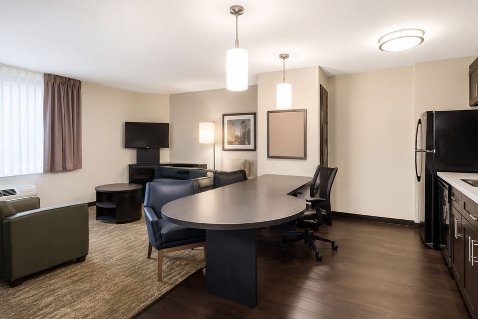 Queen Suite Kitchenette NS | Room amenity