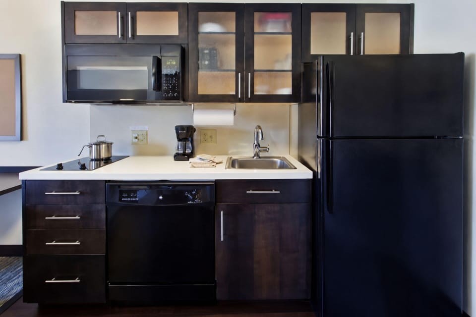 Comfort Queen Studio Suites Kitchenette Hearing Accessible NS | Private kitchenette | Mini-fridge, microwave