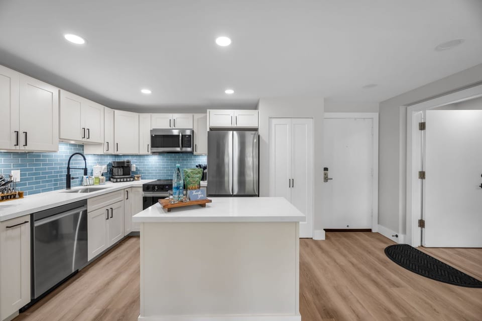 Luxury Condo, Garden View | Private kitchen