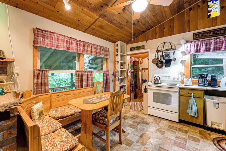 Kitchen & Dining Area