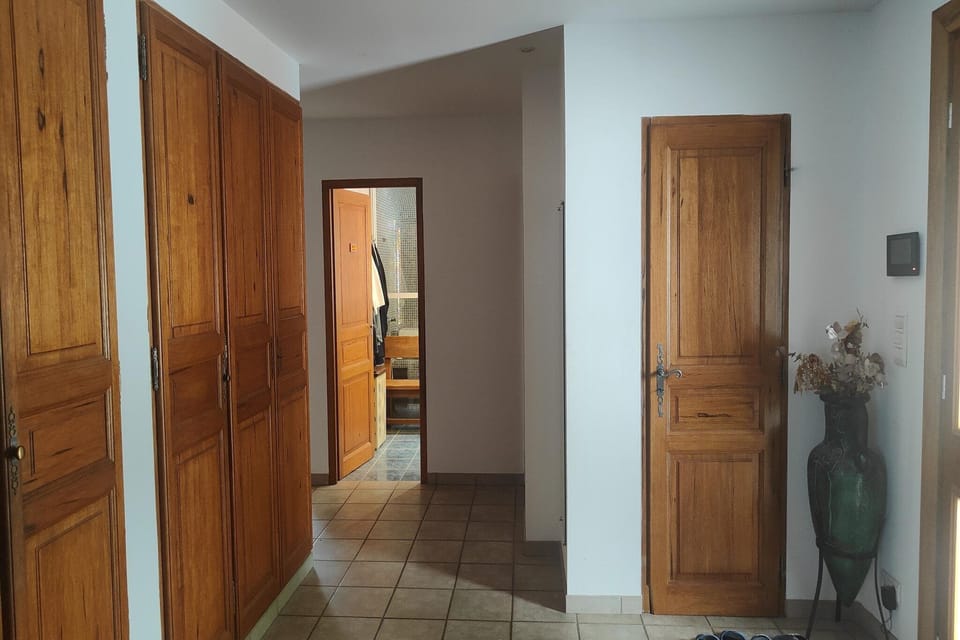 Entrance / Reception