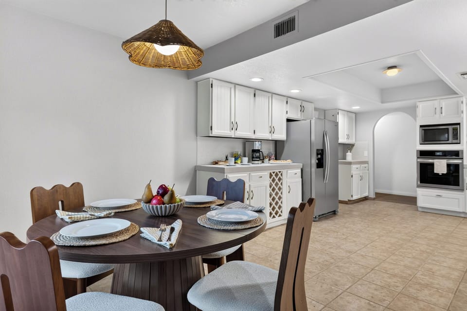 Dining area and full kitchen with plenty of space for easy meals during your stay.
