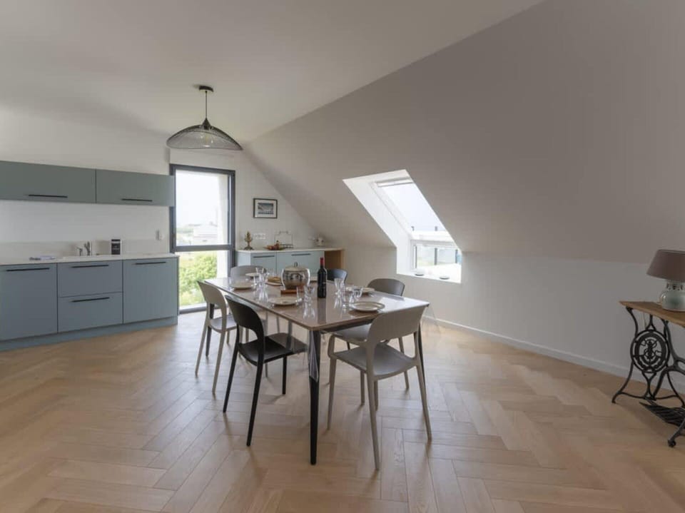 Apartment | Dining