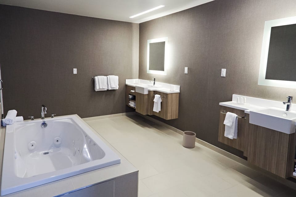 Suite, 1 Bedroom | Bathroom | Free toiletries, hair dryer, towels, soap
