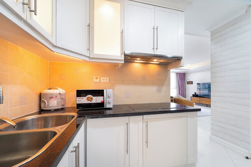Comfort Apartment, City View | Private kitchen