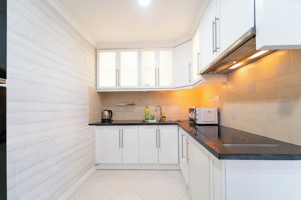 Comfort Apartment, City View | Private kitchen