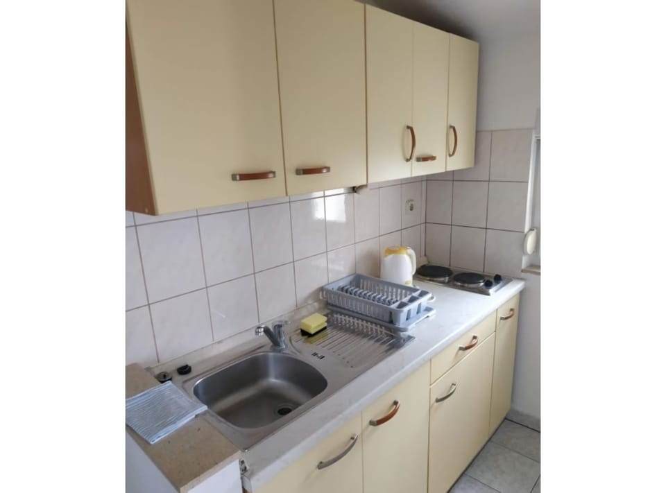 Apartment (Classic One Bedroom Apartment with Te) | Private kitchen | Fridge
