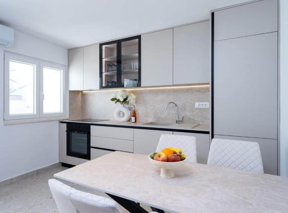 Apartment (Apartment With Terrace And Balcony) | Dining room
