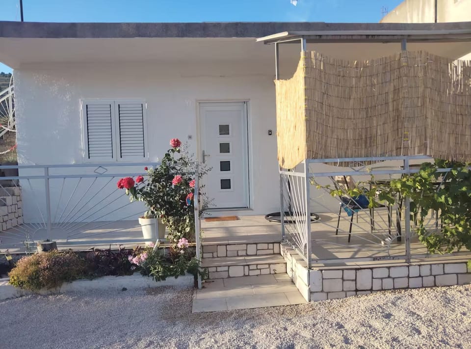 House (Holiday Home Sunny Retreat - With Ter) | Property entrance