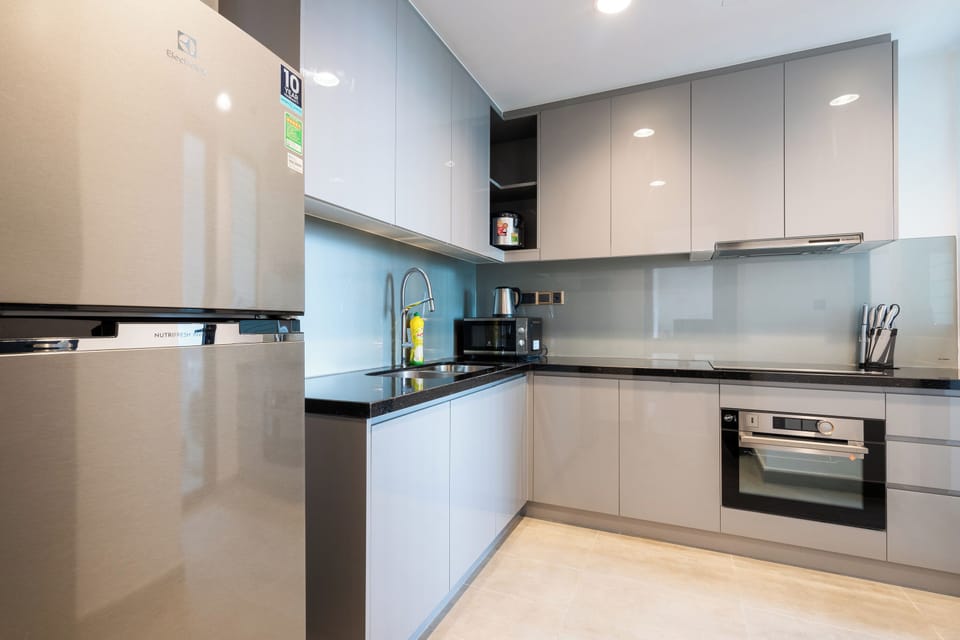 Luxury Apartment, City View | Private kitchen