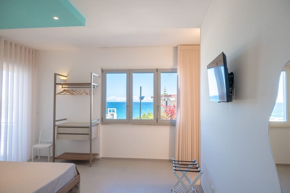 Superior Room, Sea View | Minibar, WiFi (free), bed sheets