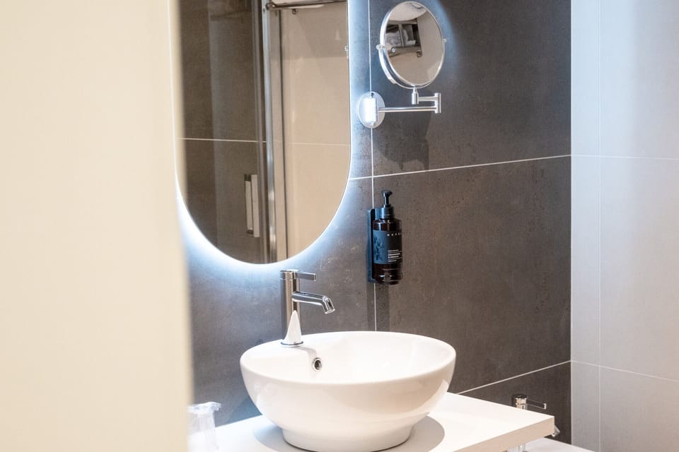 Double Room, Balcony | Bathroom | Shower, rainfall showerhead, hair dryer, bidet