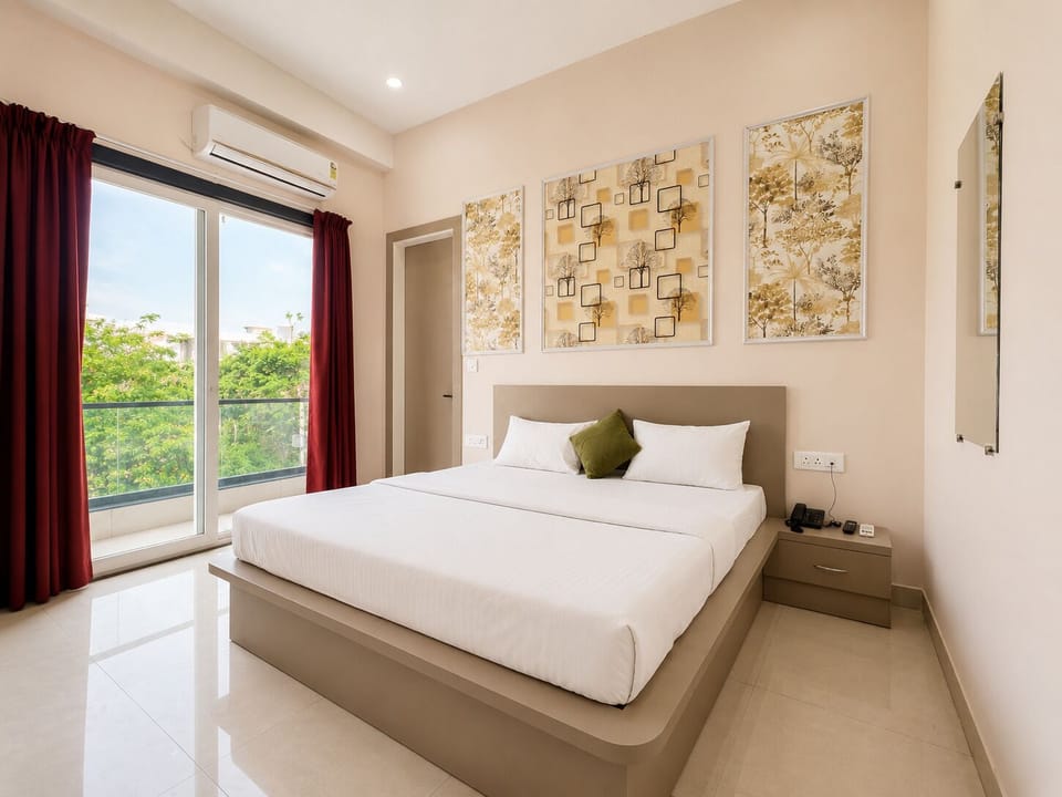 Deluxe Room, Balcony, City View | Laptop workspace, WiFi (free)