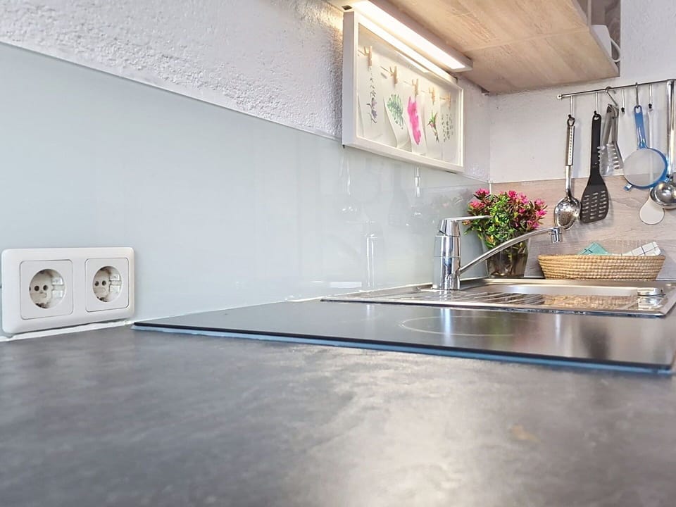 Kitchen, Countertop, Kitchen Appliance, Interior Design, Flooring, Home, Home Appliance, Major Appliance, Kitchen Sink
