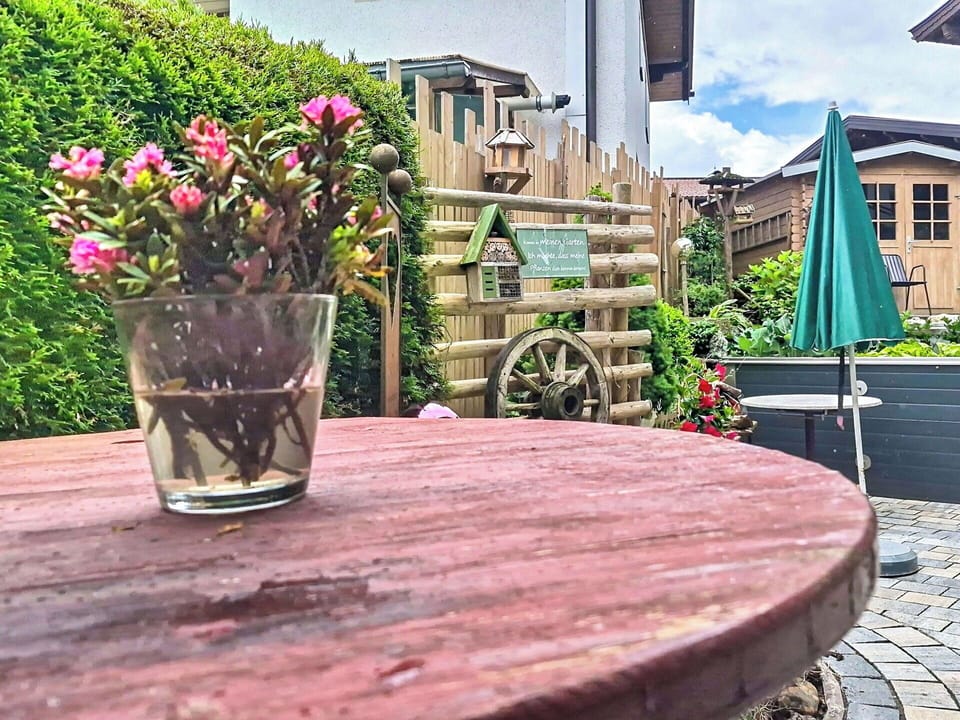 Flowerpot, Outdoor Furniture, Garden, Outdoor Table, Chair, Houseplant, Yard, Backyard, Landscaping