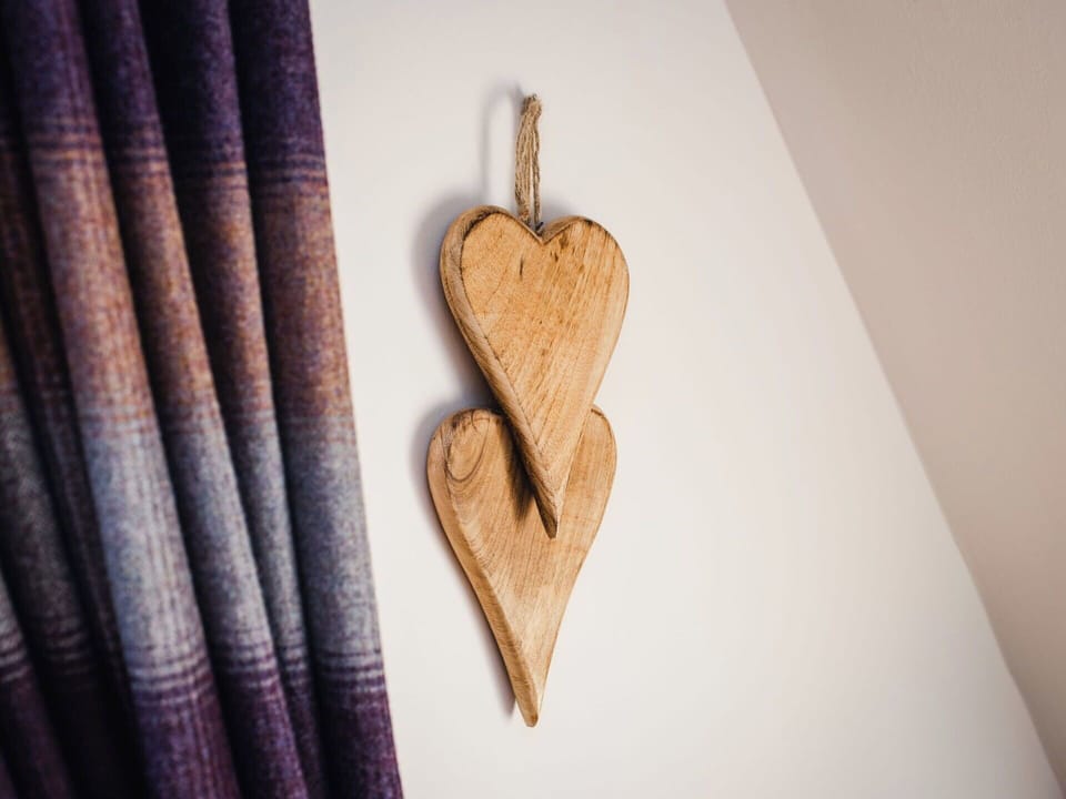 Wood, Brown, Heart, Hardwood, Plank, Wood Stain, Natural Material, Varnish, Plywood