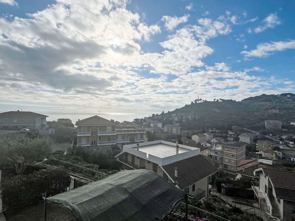 Sky, Daytime, Roof, Residential Area, Home, Morning, Suburb, Balcony