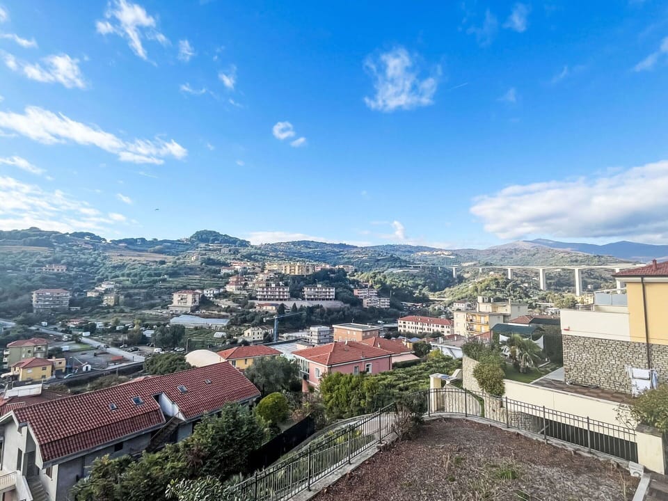 Sky, Daytime, Residential Area, Roof, Urban Area, Town, City, Horizon, Neighbourhood, Landscape