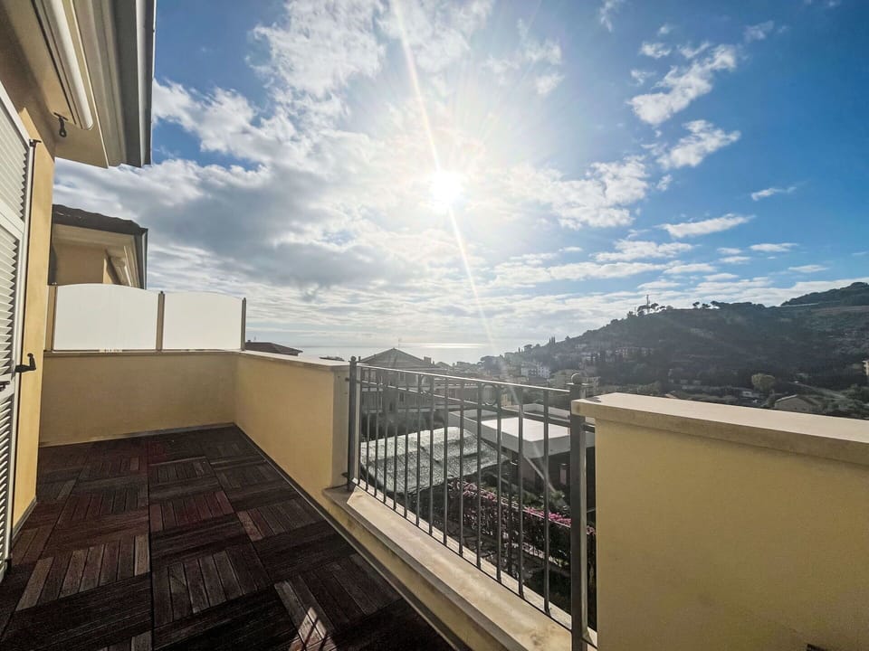 Apartment, Balcony, Condominium, Handrail, Fence