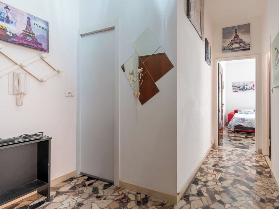 Wall, Flooring, Floor, Interior Design, Ceiling, Lighting, Room, Apartment, Paint, Design