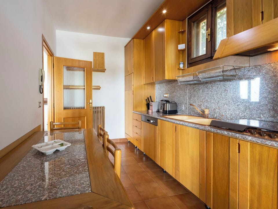 Flooring, Wood, Kitchen, Interior Design, Countertop, Cabinetry, Ceiling, Floor, Room, Furniture