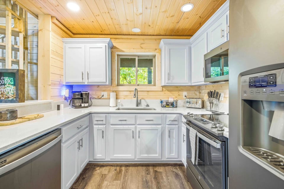 Dishwasher, Refrigerator, Microwave, Stove Top and Oven