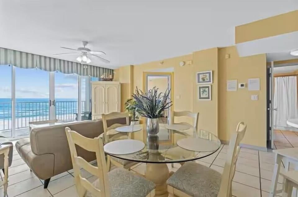 Island Princess #403 Dining Area