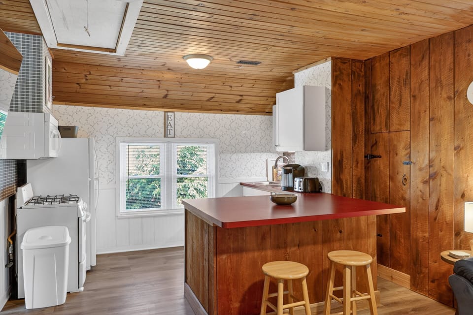 Apartment, 1 Bedroom | Private kitchen | Coffee/tea maker, fridge, oven, toaster