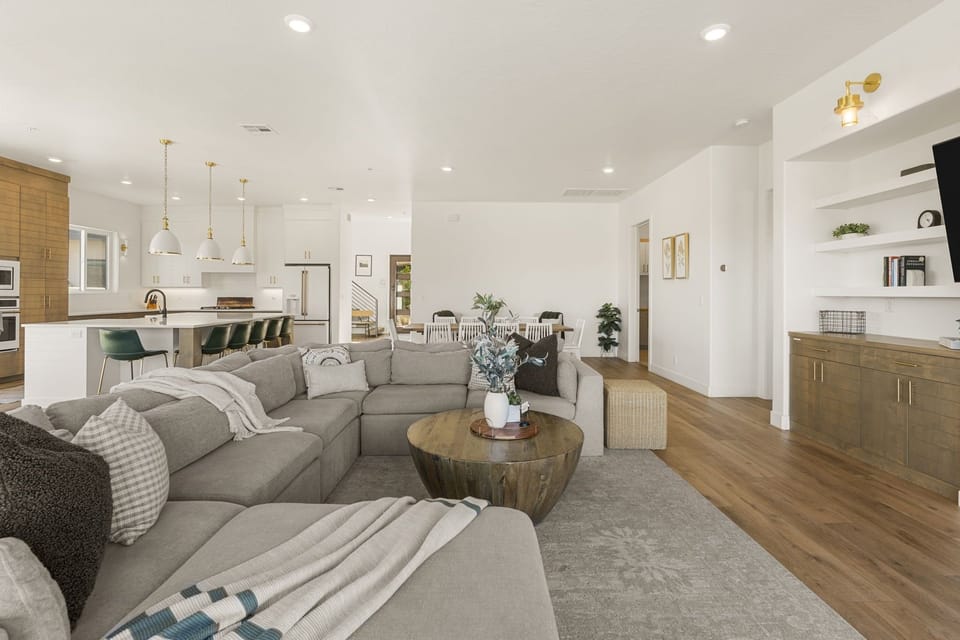House, Multiple Bedrooms | Living area | Smart TV, streaming services