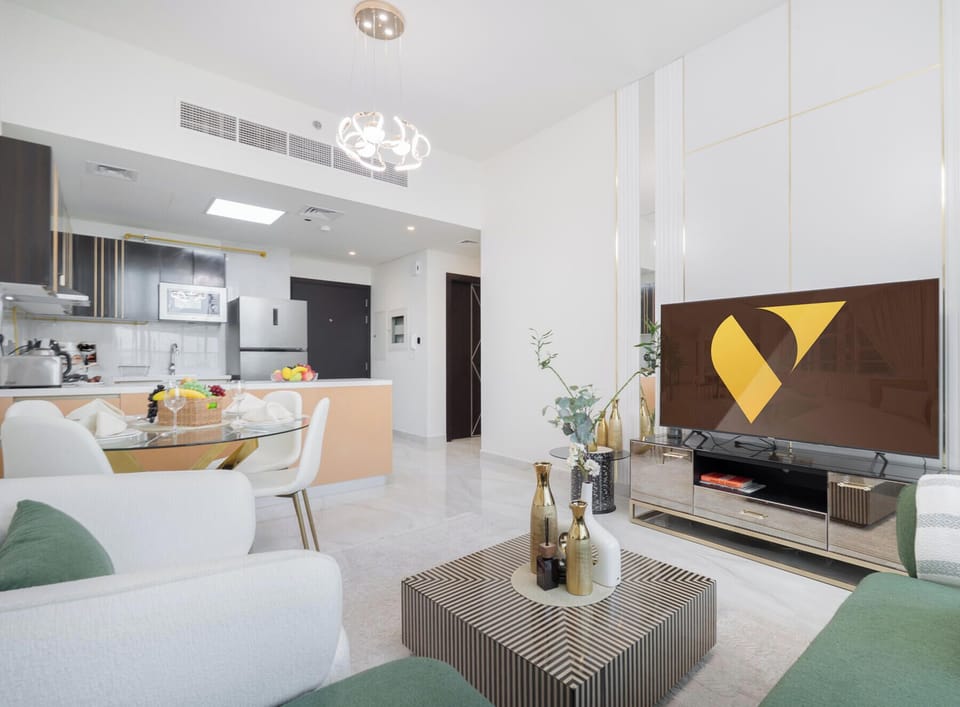 Deluxe Apartment, Balcony, City View | Living area
