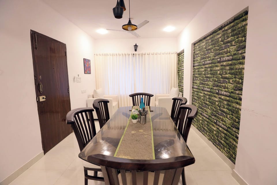 Luxury Apartment | Dining