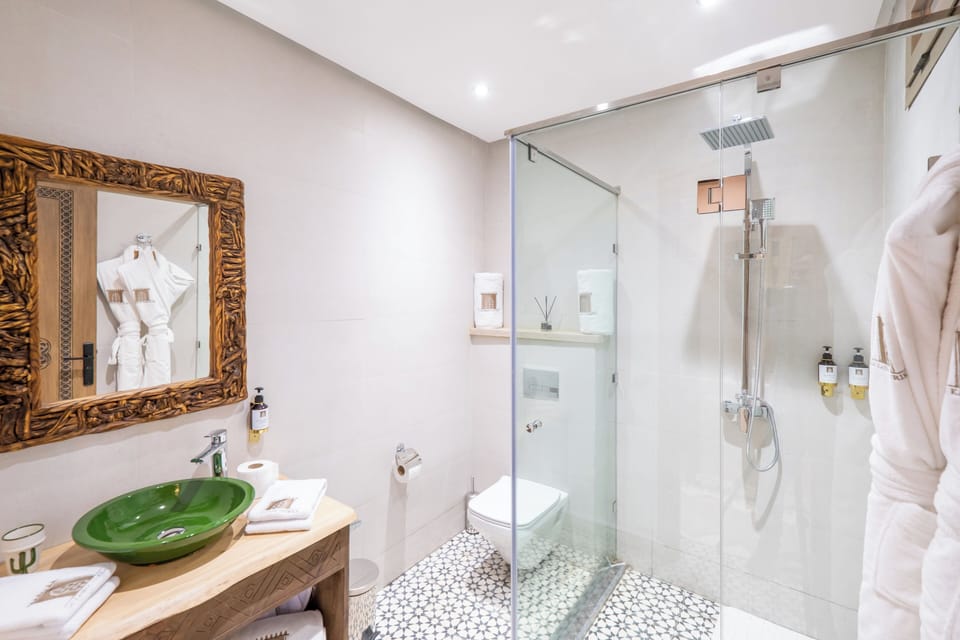 Presidential Suite, Mountain View | Bathroom | Shower, free toiletries, hair dryer, slippers