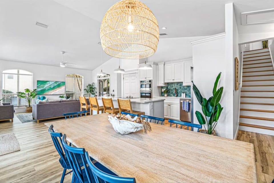 Spacious, open floor plan dining area to living room.