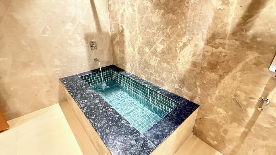 Executive Double or Twin Room, Mountain View | Bathroom | Towels, soap, shampoo, toilet paper