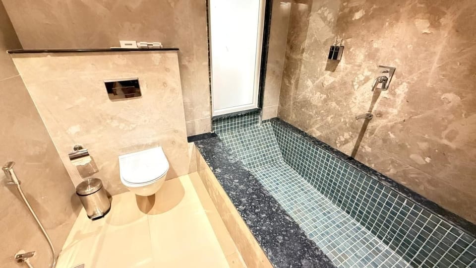 Executive Double or Twin Room, Mountain View | Bathroom | Towels, soap, shampoo, toilet paper
