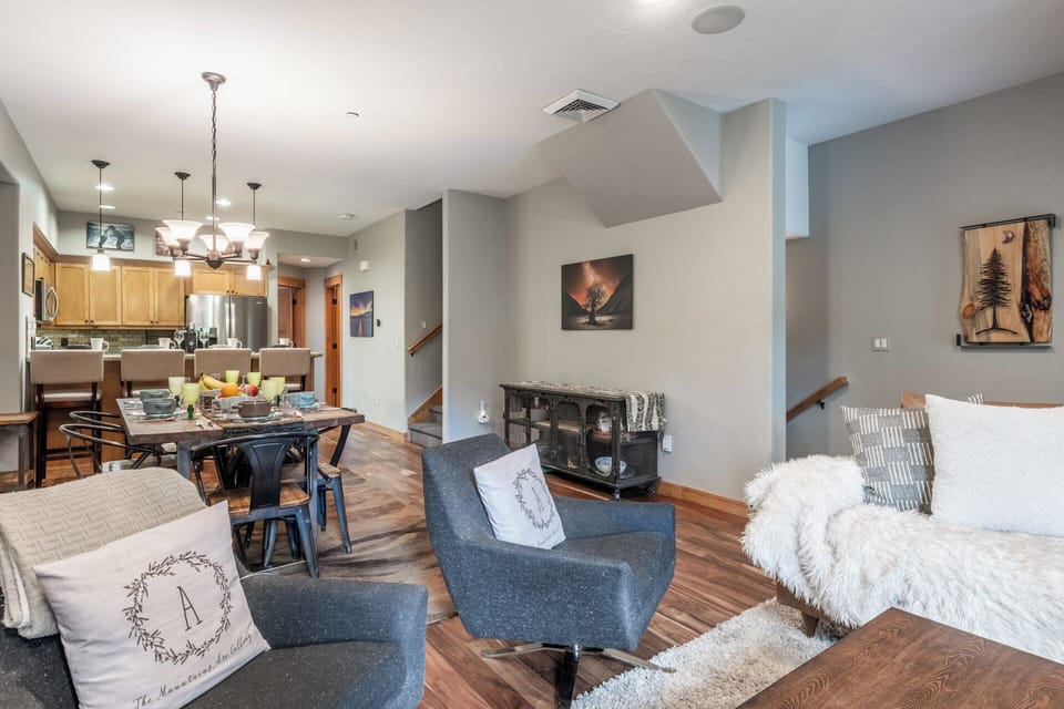 Step into your cozy mountain retreat with an open layout that blends living and dining spaces effortlessly. Sink into plush seating, share meals, and enjoy the warm, inviting atmosphere you deserve.