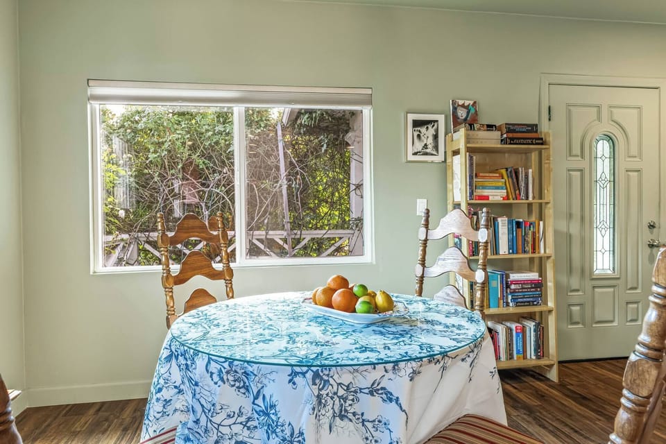 House, 2 Bedrooms, Smoking, Patio | Dining room