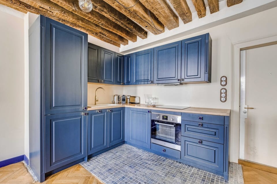 Apartment | Private kitchen | Coffee/tea maker, fridge, oven, stovetop