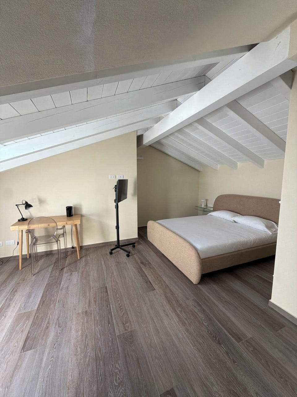 Comfort Double Room, 1 Queen Bed, Private Bathroom | Premium bedding, down comforters, memory foam beds, laptop workspace