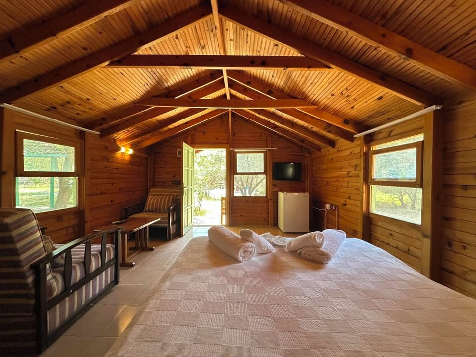 Standard Double Room, 1 Queen Bed, Non Smoking, Garden View | Minibar (free items), desk, bed sheets