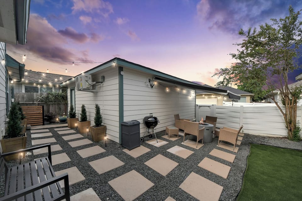 An enchanting evening retreat. Experience ultimate indoor-outdoor luxury under the Texas sky. This complete look at our fully fenced backyard layout features: The Lounge Entrance, Fireside Patio, Symmetrical Path and Green Space. 