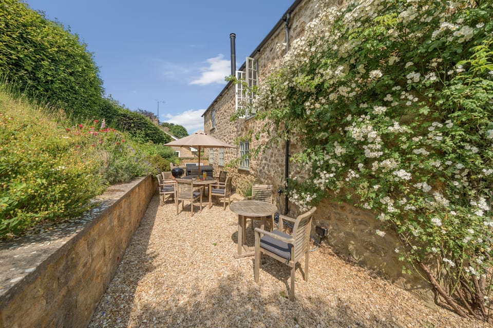 The Old Chapel, Stoke Abbott: The sheltered garden