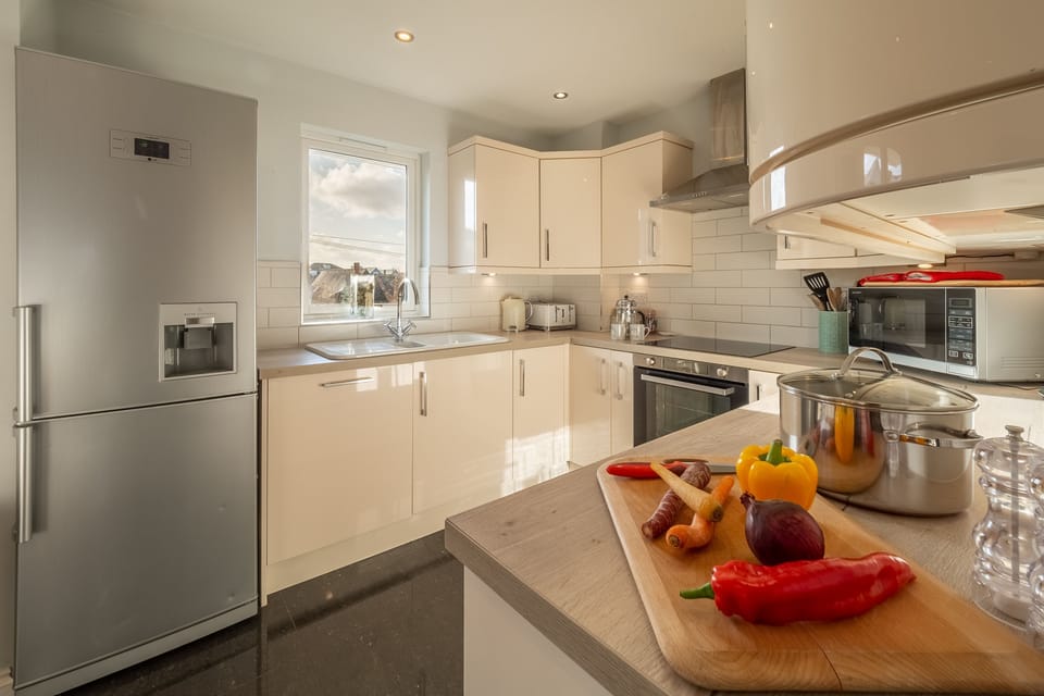 Little Sea Folly, Perranporth. First floor: Cook up a feast for friends and family